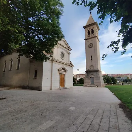 Principessa With Private Parking * Solin